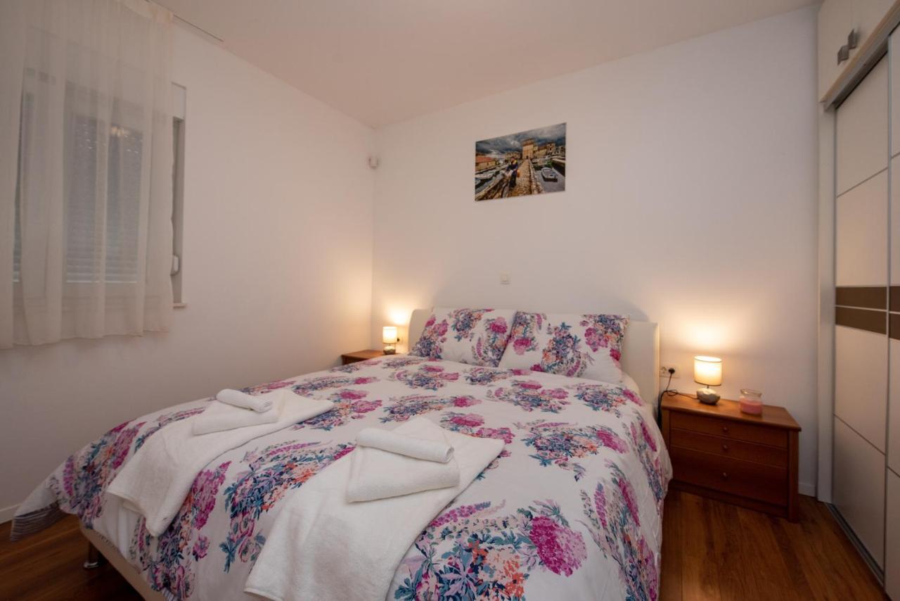 Apartment Miss Tina Τρογκίρ Εξωτερικό φωτογραφία